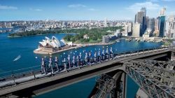在大桥之巅，拥抱悉尼！